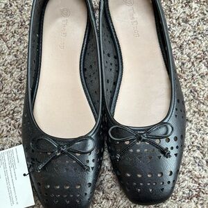 Elegant Black Perforated Loafers